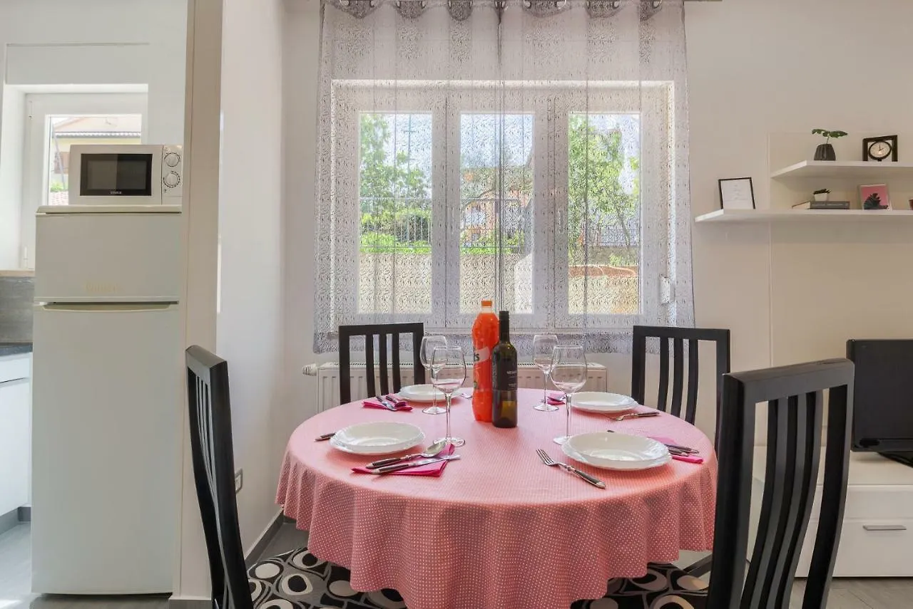 Esther Apartment