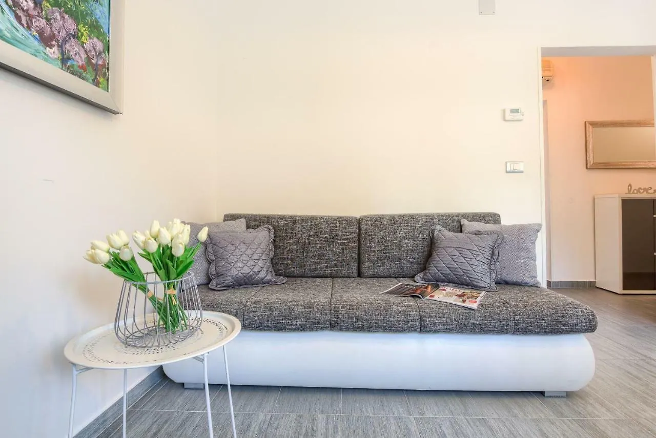 Esther Apartment  Pula