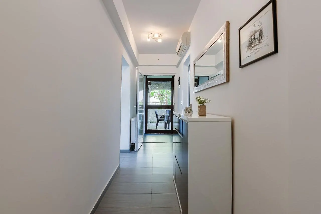 Esther Apartment