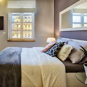 Parkside With Free Parking Apartman